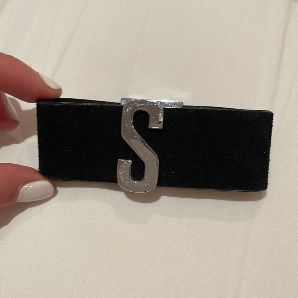 “S” cuff